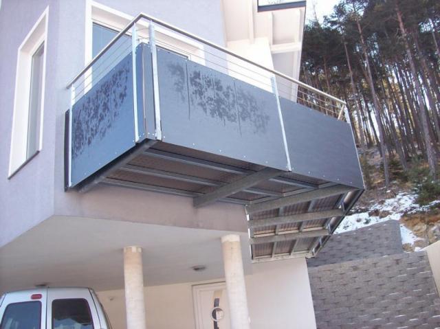 verzinkte Stahlbalkon Konstruktion Geländer mit Exteriorplatten/Niroseile und Nirohandlauf