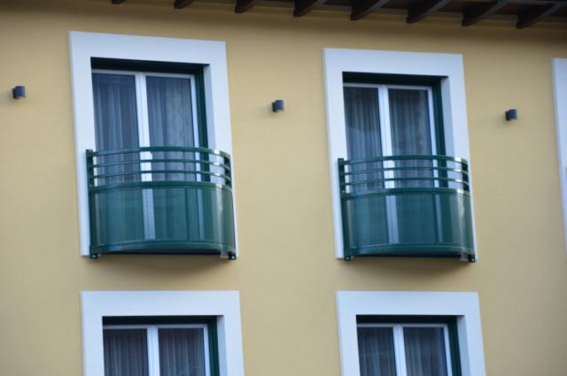 Balkone aus Stahl Verzinkt in Moosgrüner Beschichtung